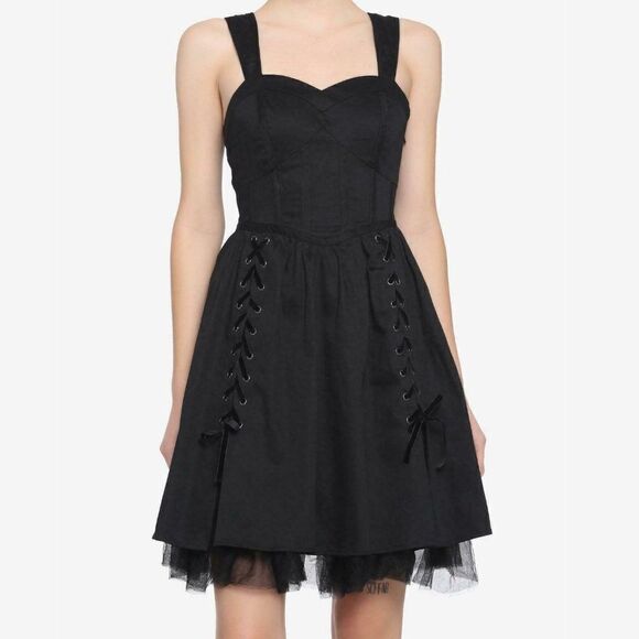 black mini dress princess polly Treasure Size:6-7Y (26) Dua Lipa’s $2K Lacy nmd-sept29